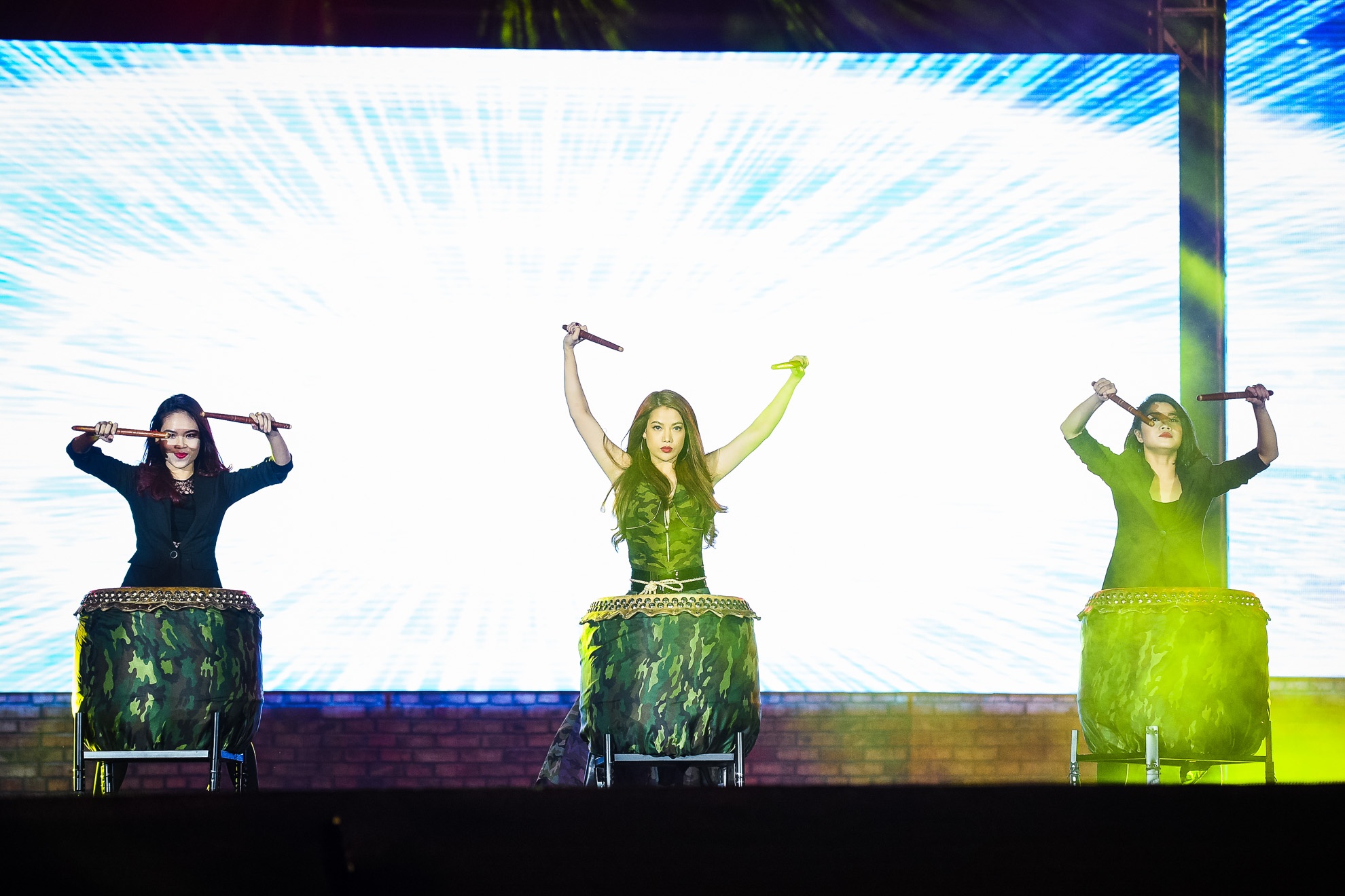 Truong Ngoc Anh duoc trai dep be anh 1