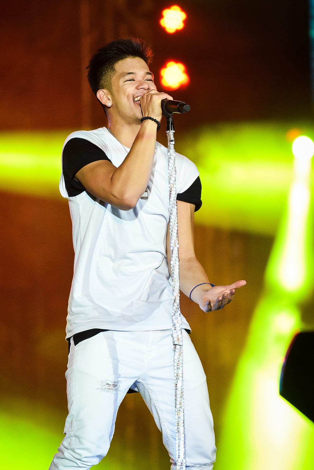 Truong Ngoc Anh duoc trai dep be anh 9