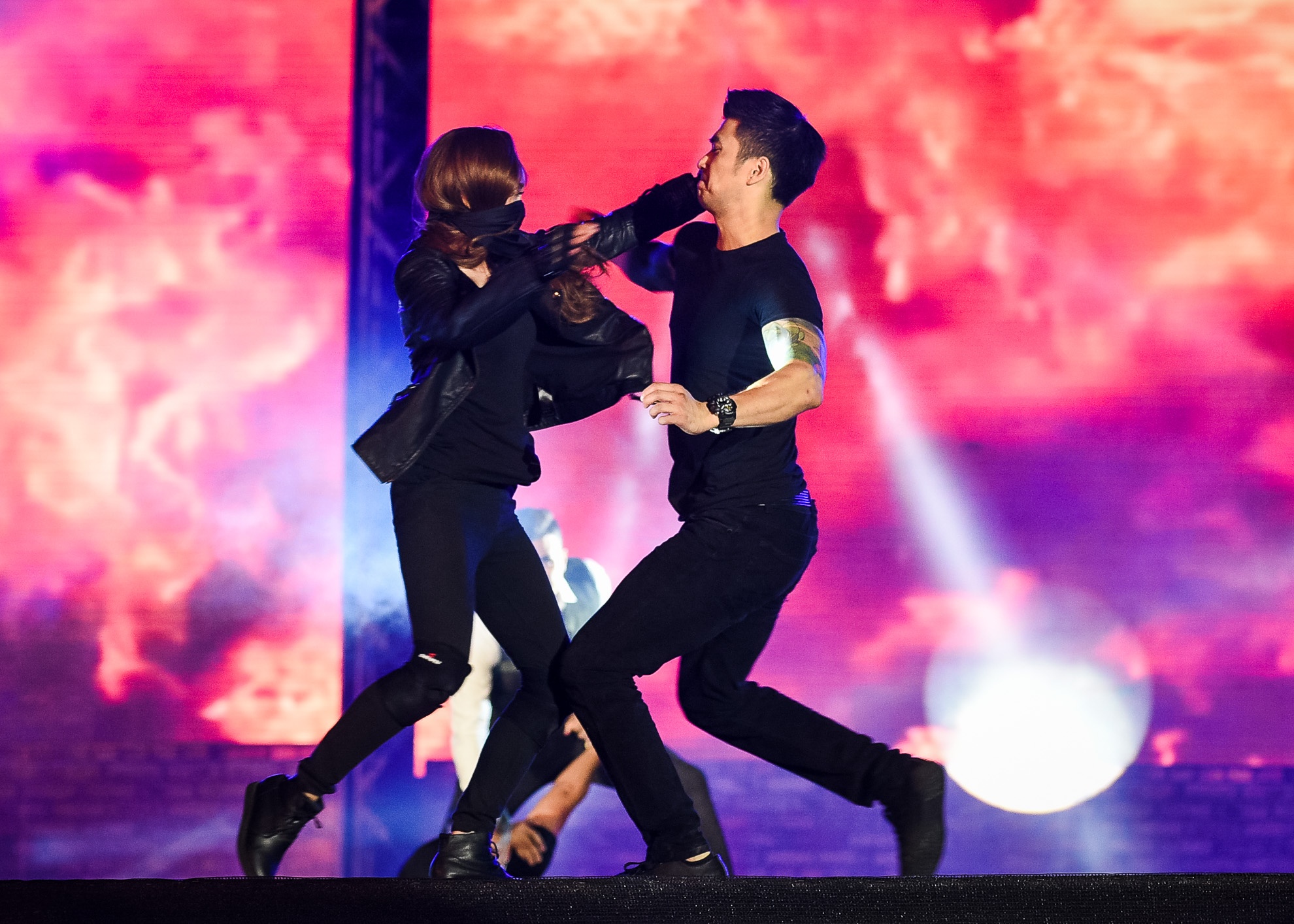 Truong Ngoc Anh duoc trai dep be anh 2