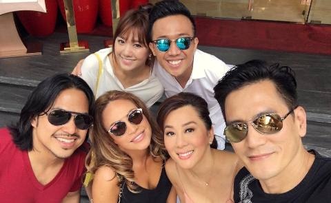 Tran Thanh - Hari Won om nhau tinh cam di an voi ban hinh anh