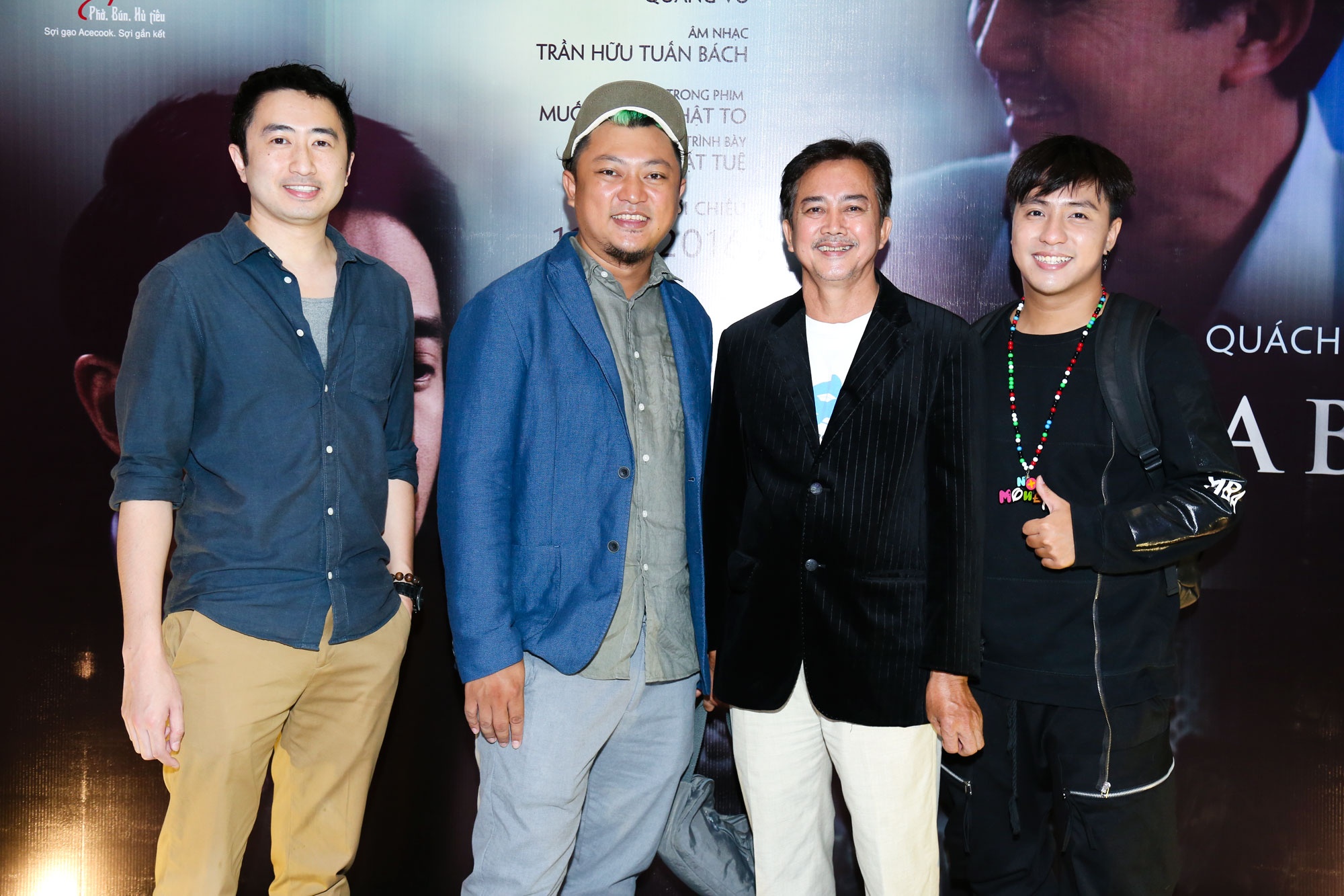 Pham Anh Khoa dua gia dinh di su kien anh 8