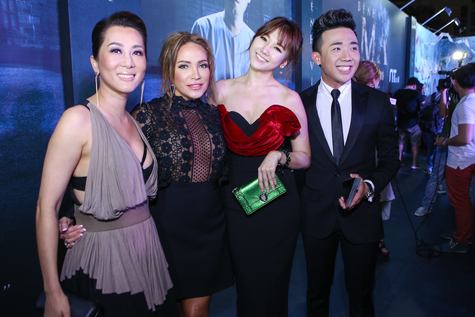 Tran Thanh nam tay Hari Won ra mat phim anh 7