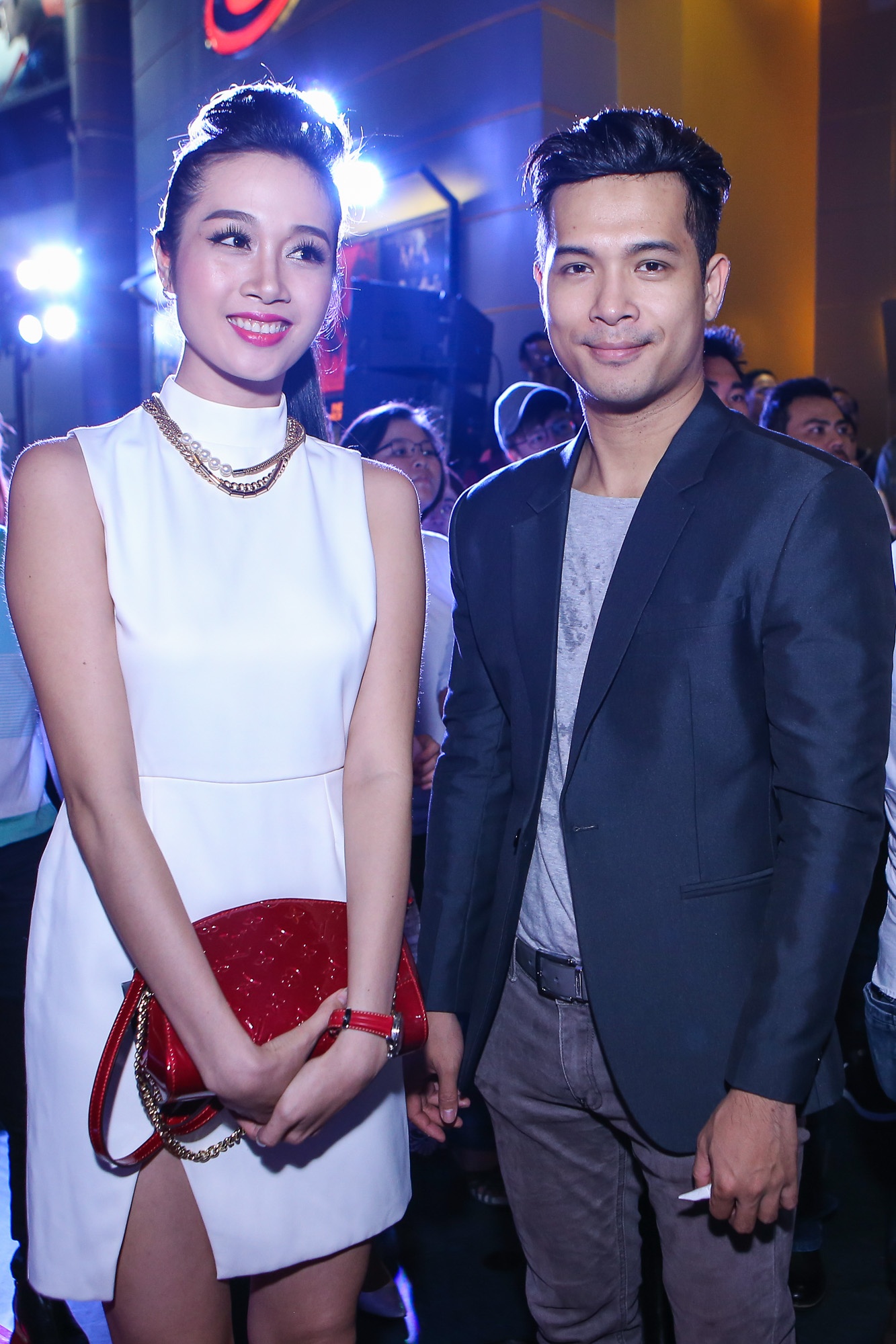 Tran Thanh nam tay Hari Won ra mat phim anh 10