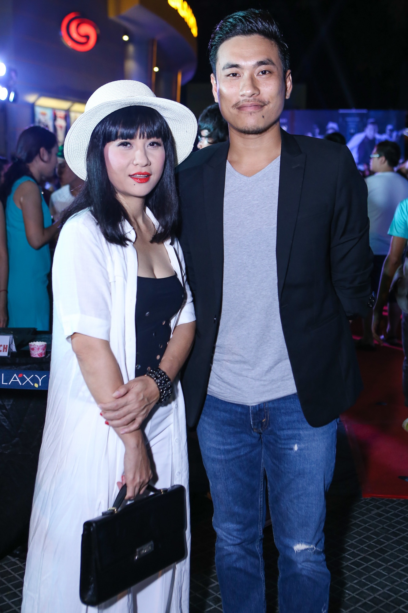 Tran Thanh nam tay Hari Won ra mat phim anh 9