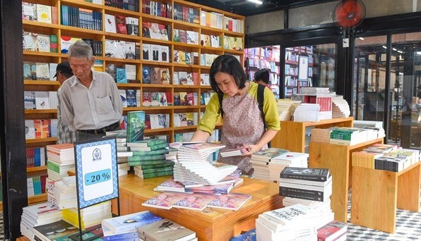Mua sach voi gia 0 dong tai duong sach TP HCM hinh anh