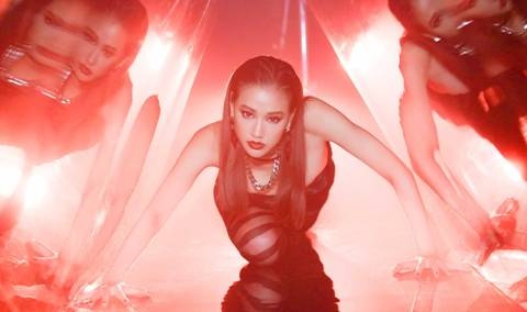 Maya thay 10 trang phuc trong MV moi hinh anh