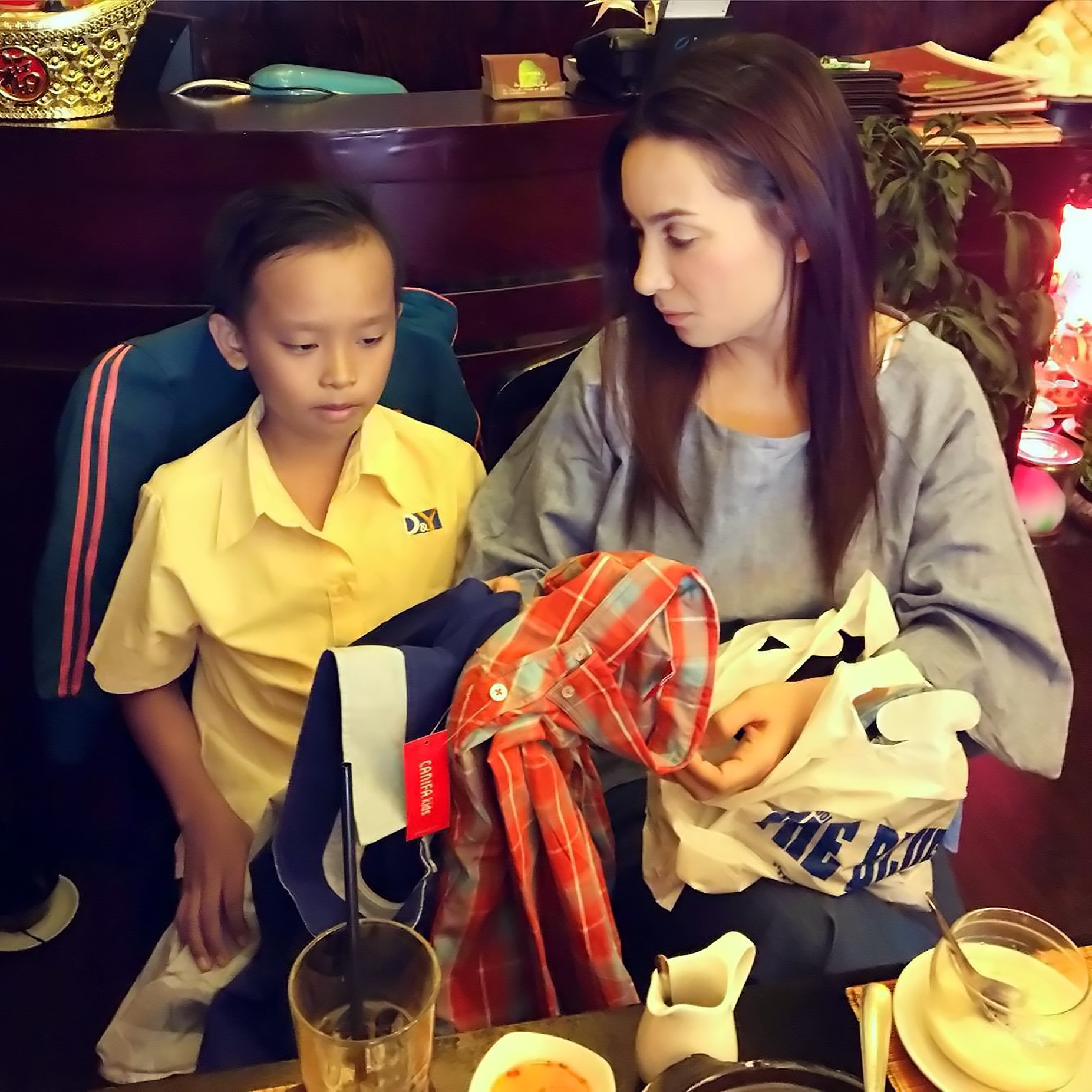 Phi Nhung tài trợ học phí cho Hồ Văn Cường ảnh 2 Phi Nhung tai tro hoc phi cho Ho Van Cuong anh 2