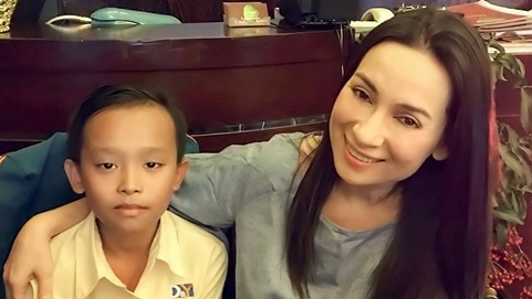 Phi Nhung tai tro hoc phi cho cau be thi Vietnam Idol Kids hinh anh