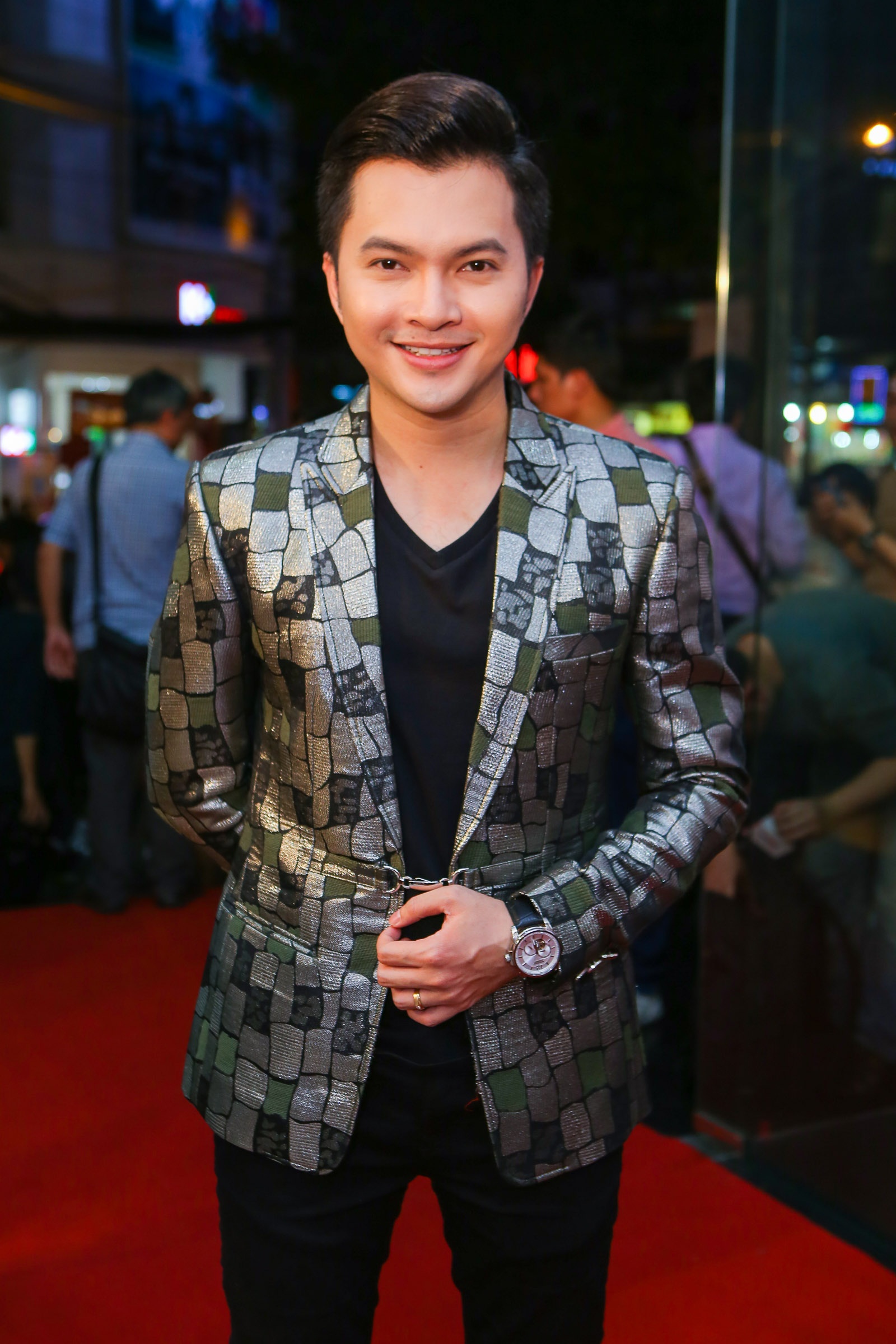 Vo Ly Hai bung bau 6 thang du ra mat phim anh 12