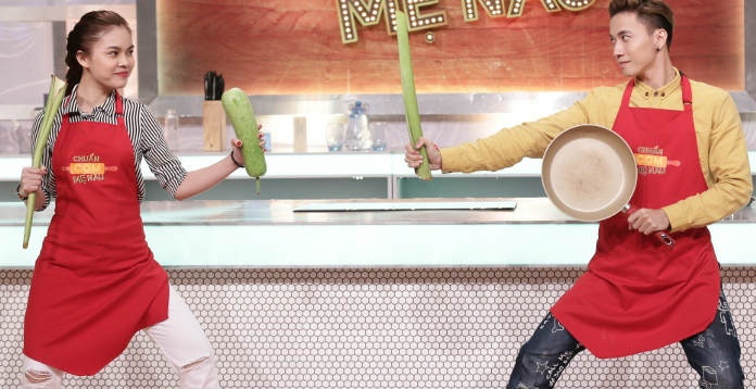 Giang Hong Ngoc thi nau an voi S.T hinh anh