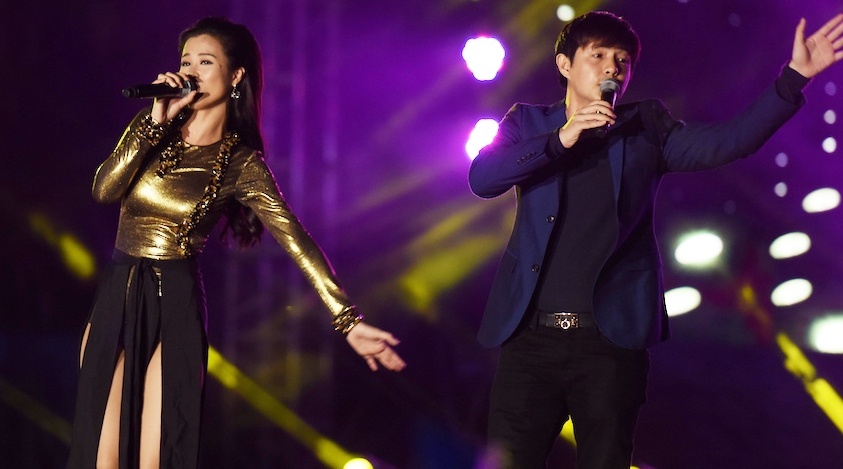 Dong Nhi - Ong Cao Thang khien 10 nghin khan gia phan khich hinh anh