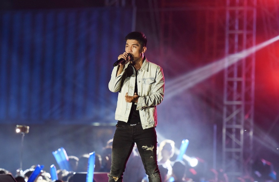 Dong Nhi bieu dien trong Truy sat film tai Da Nang anh 7