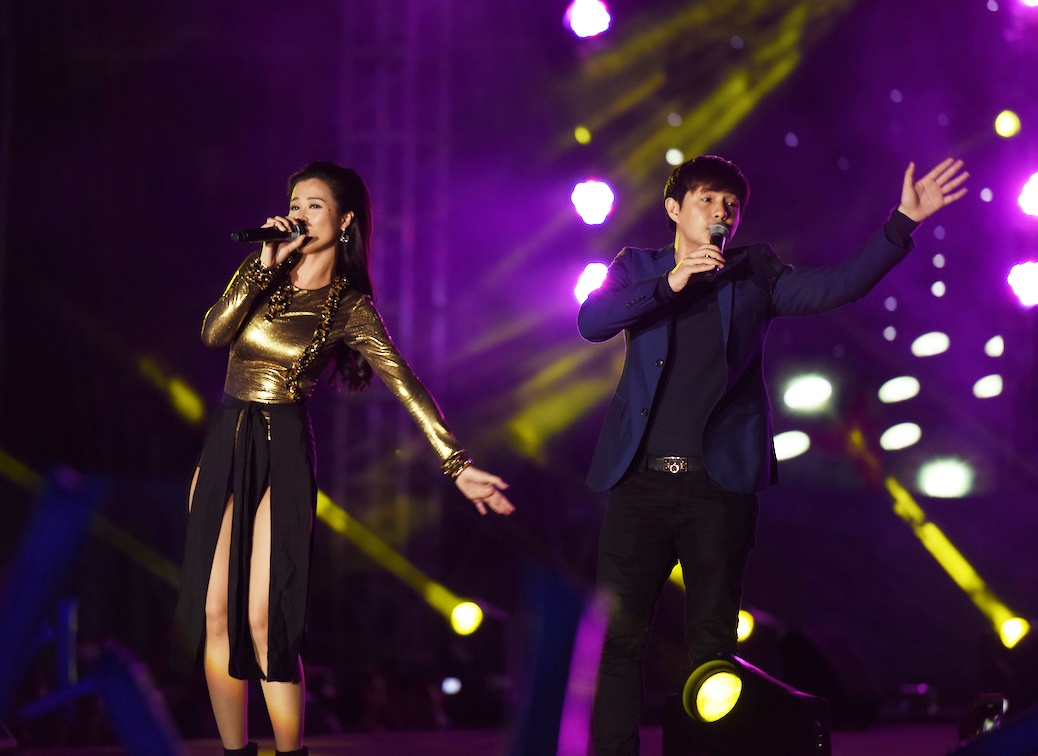 Dong Nhi bieu dien trong Truy sat film tai Da Nang anh 2