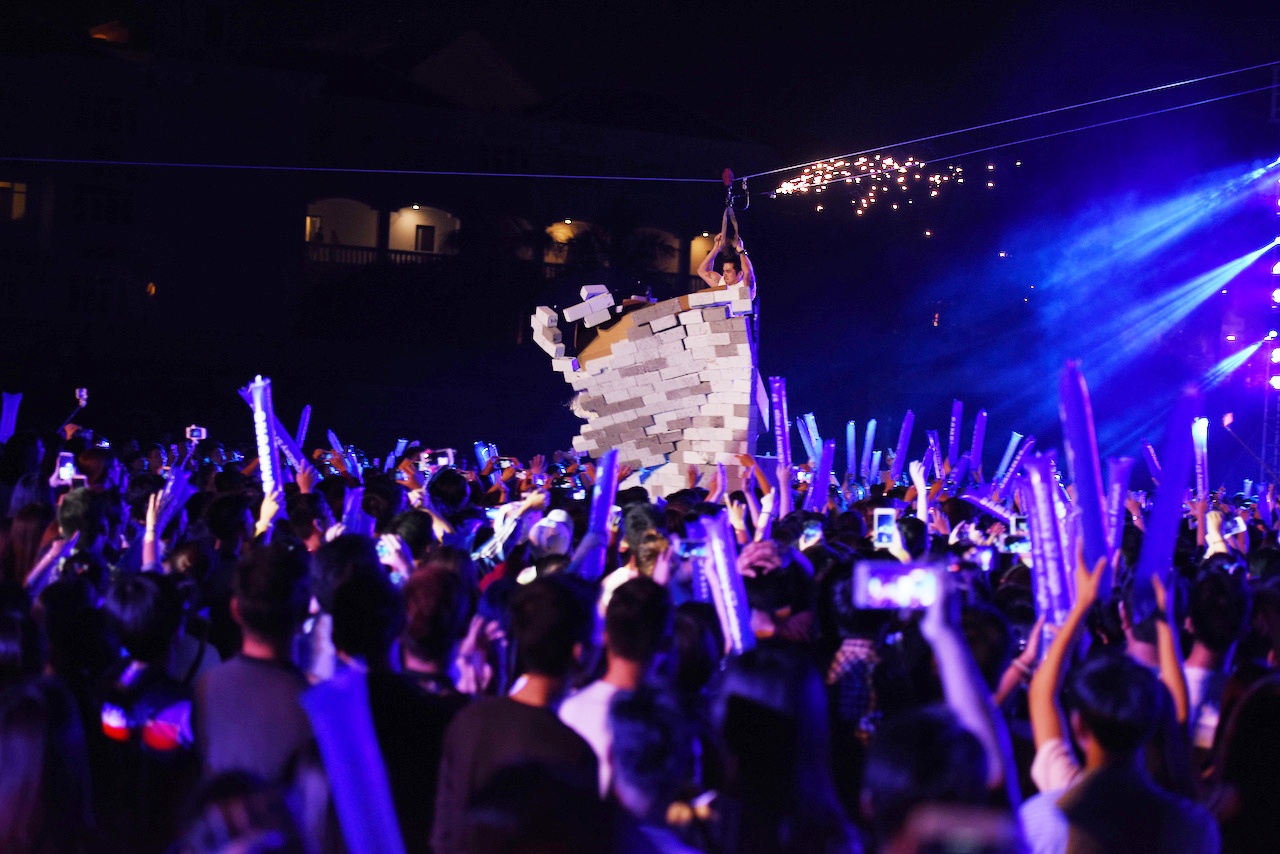 Dong Nhi bieu dien trong Truy sat film tai Da Nang anh 8