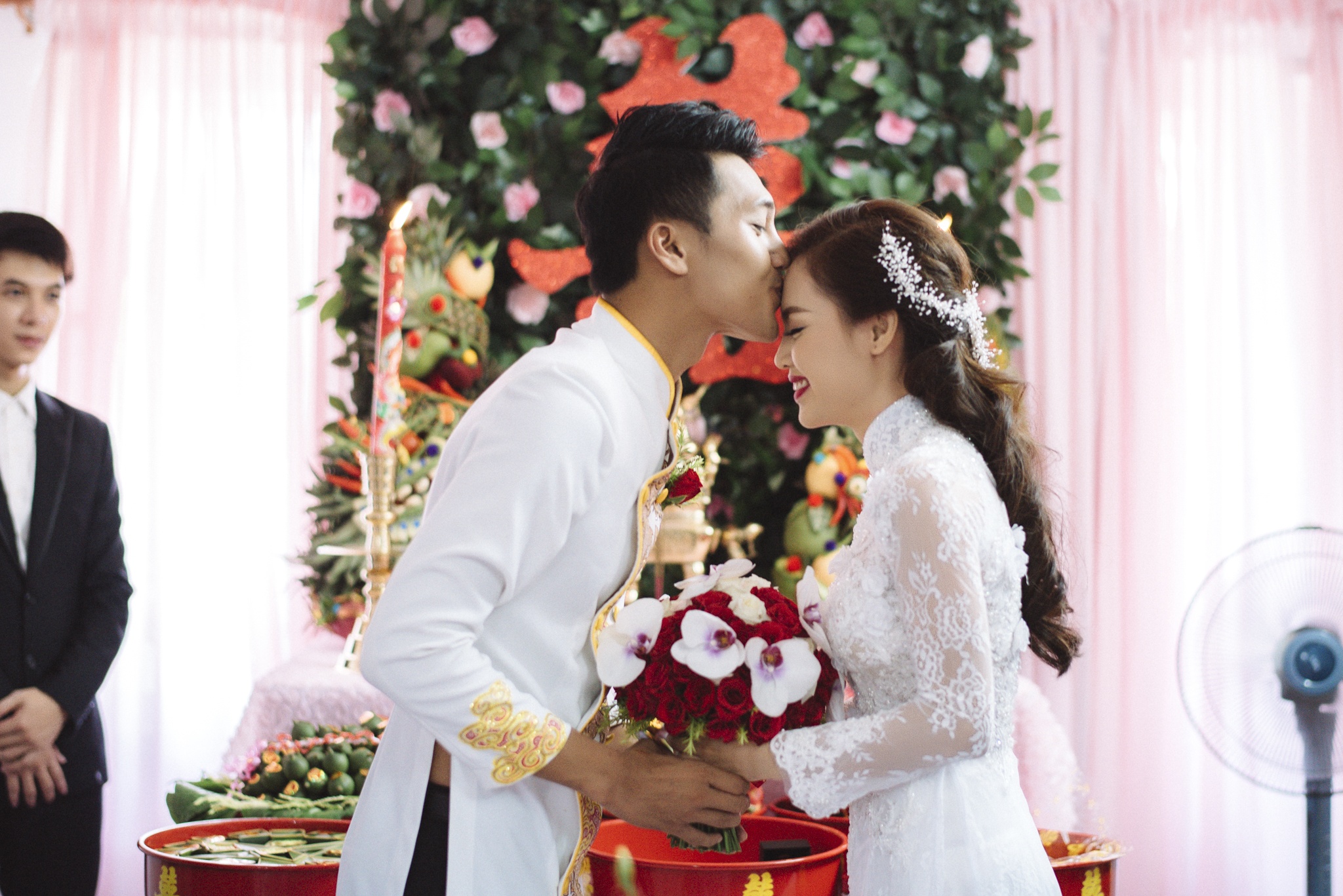 Quang Tuan va Linh Phi dam cuoi anh 6