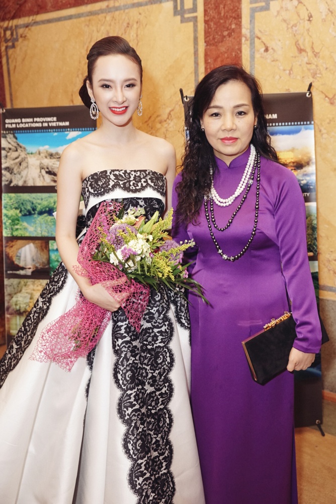 Angela Phuong Trinh o Cezch anh 7