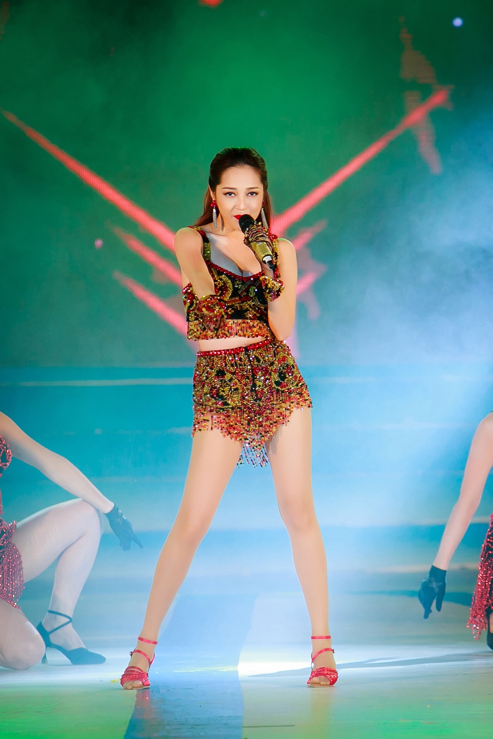 Bảo Anh biểu diễn tại chung kết hoa hậu biển 2016 ảnh 7 Bao Anh bieu dien tai chung ket hoa hau bien 2016 anh 7