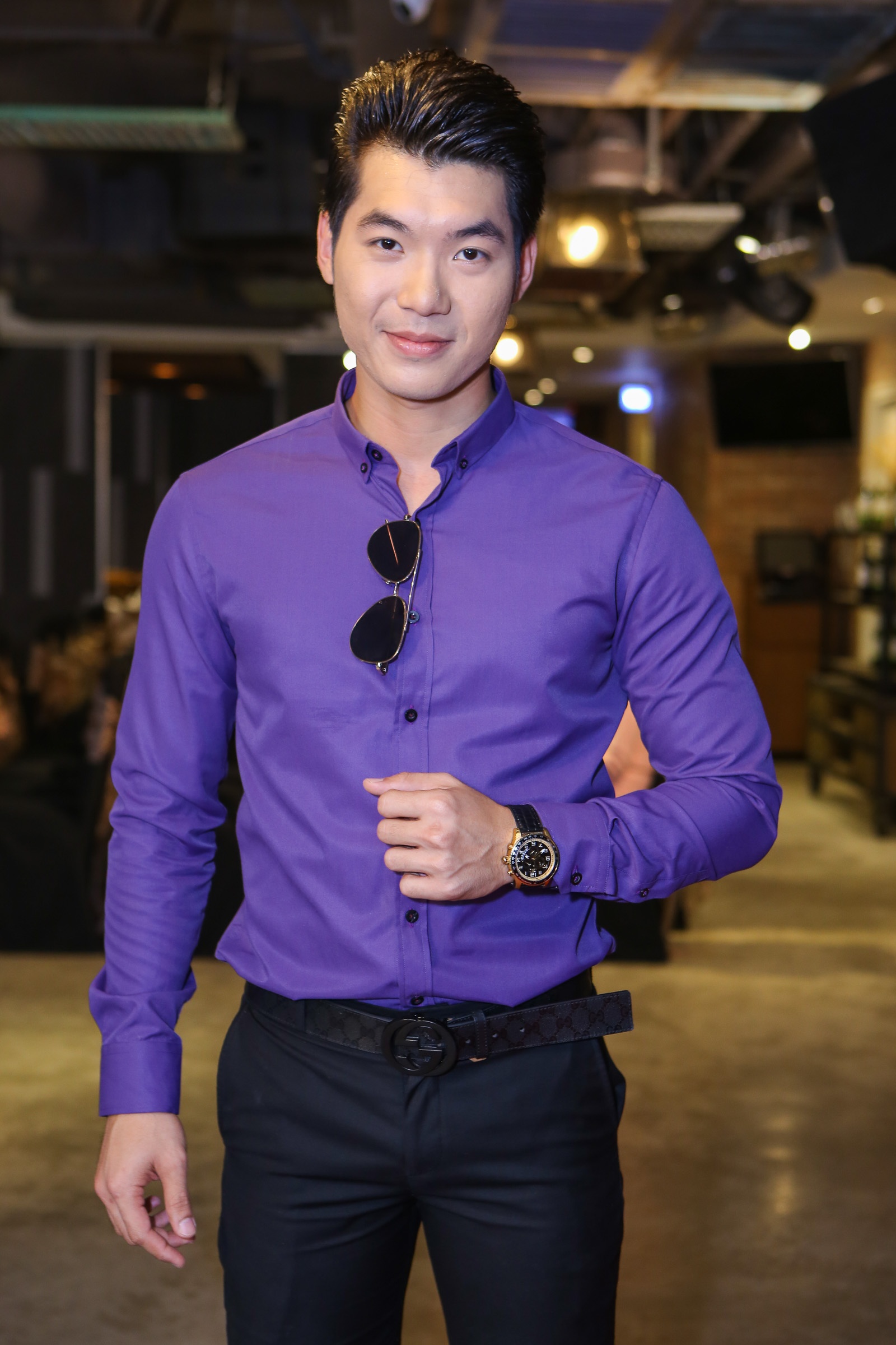 Truong Nam Thanh om 2 nguoi dep anh 1