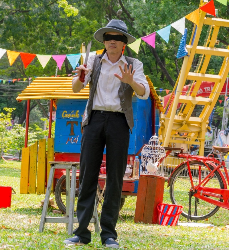 Hoai Linh lam ao thuat anh 3