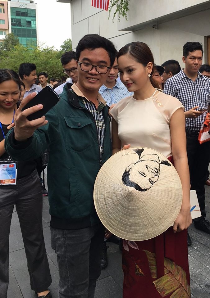 Lan Phuong tang non la cho tong thong Obama anh 3