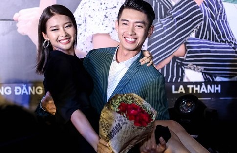 Quang Dang be bong Kha Ngan giua hop bao hinh anh