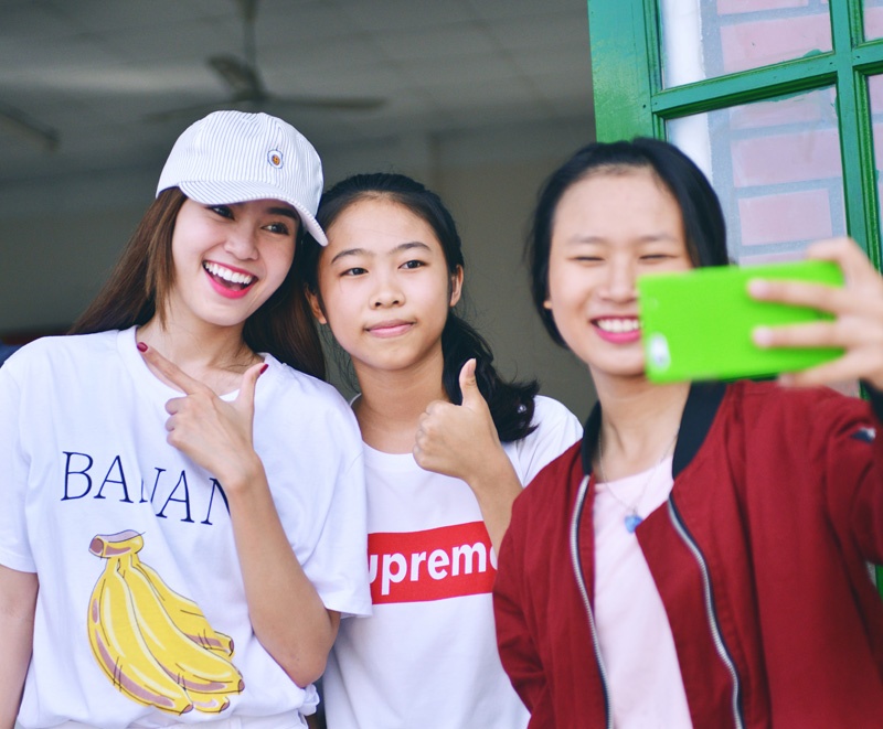 Lan Ngọc đi từ thiện ảnh 3 Lan Ngoc di tu thien anh 3