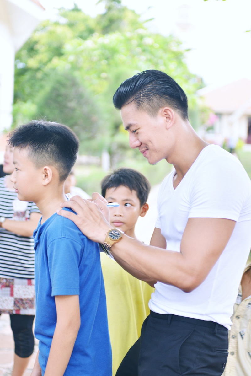 Lan Ngọc đi từ thiện ảnh 7 Lan Ngoc di tu thien anh 7