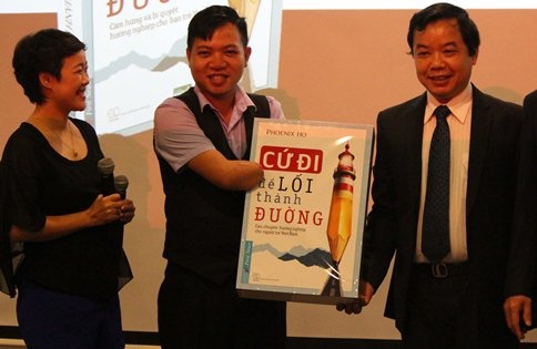 Them mot cuon sach moi ve khoi nghiep danh cho ban tre hinh anh