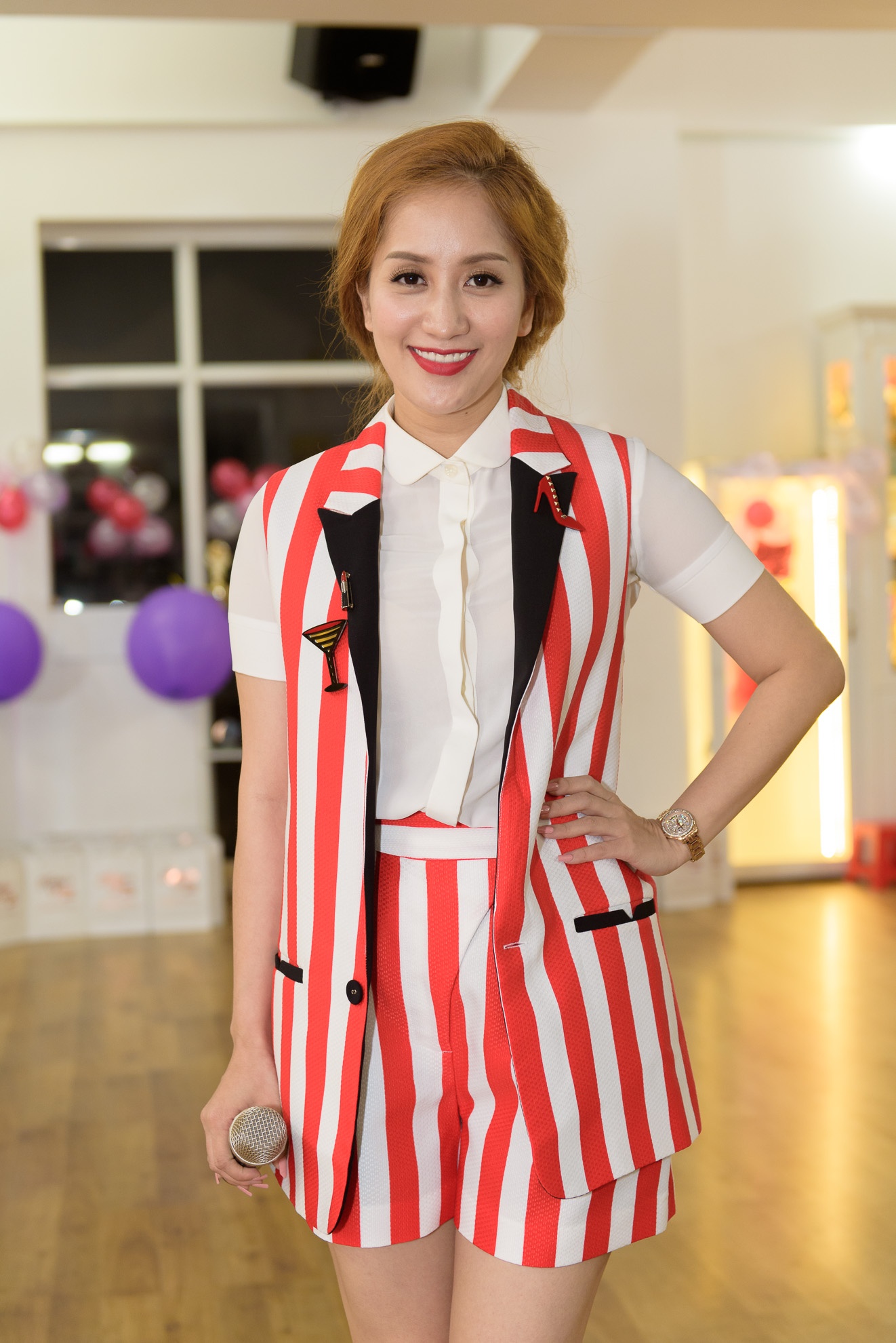 Khanh Thi to chuc tiec 1/6 anh 1