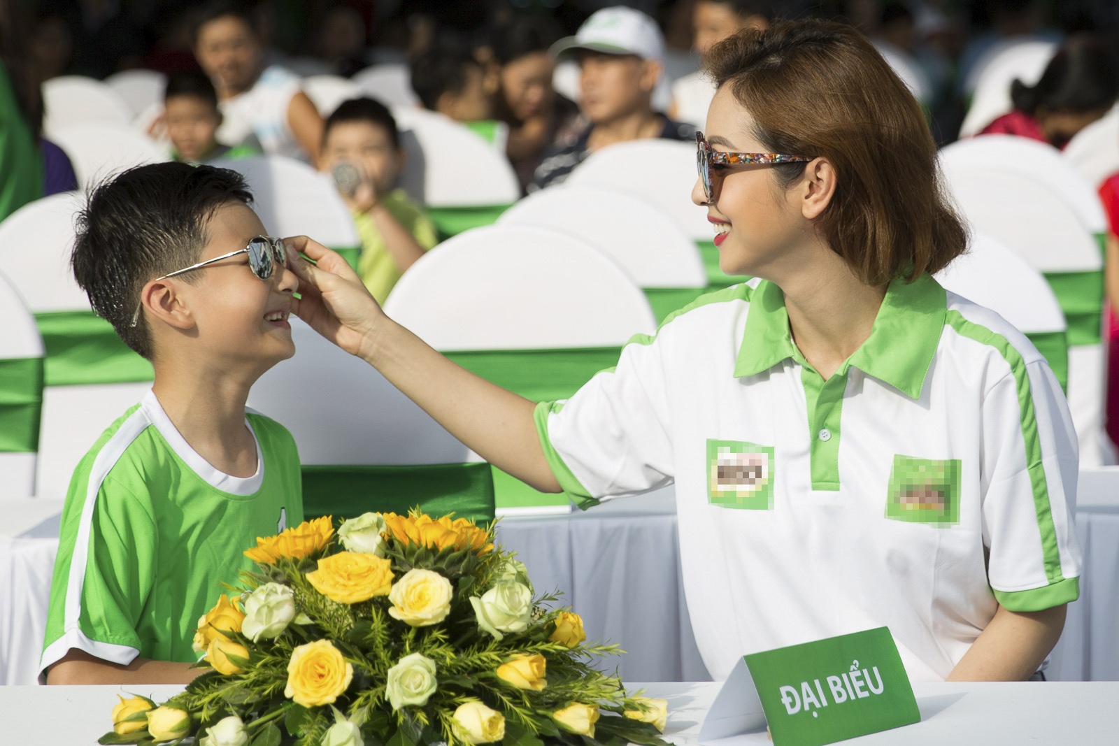 Cong Vinh huong dan Bao Nam da bong anh 1