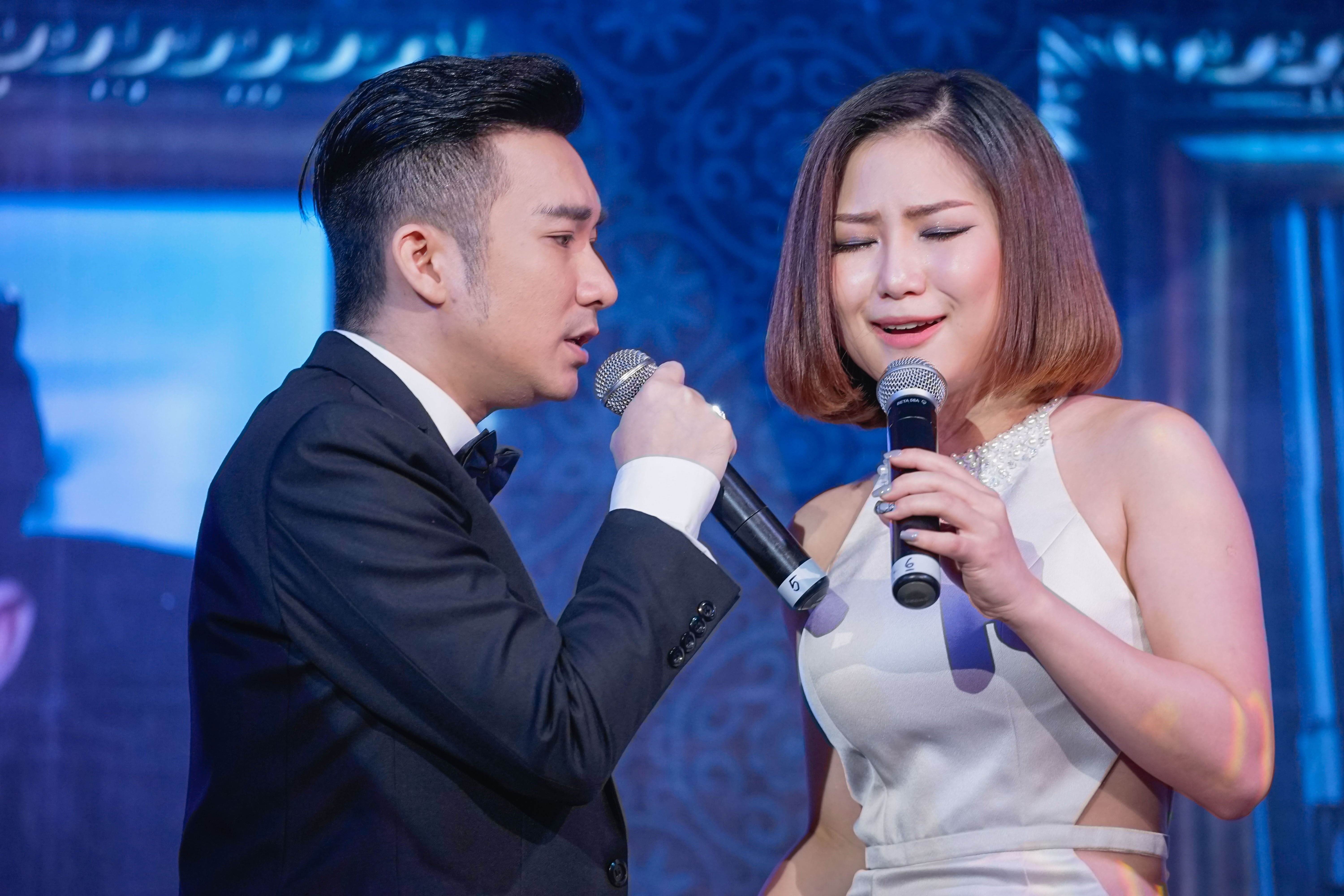 Quang Hà hôn Hương Tràm ảnh 8 Quang Ha hon Huong Tram anh 8