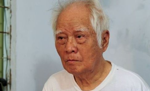 Nhac si Nguyen Van Ty co don trong can nha 10 m2 hinh anh