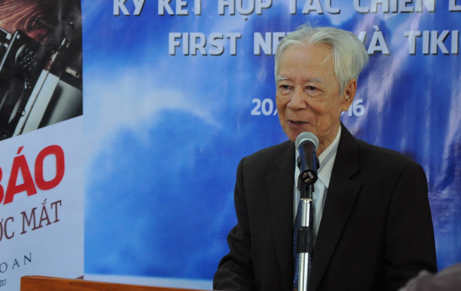 ra mat sach Lam bao Muc mai nuoc mat anh 1