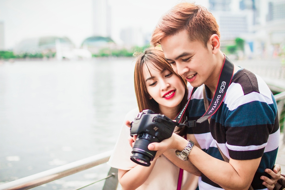 Vo chong Tu Vi - Van Anh ngot ngao o Singapore hinh anh