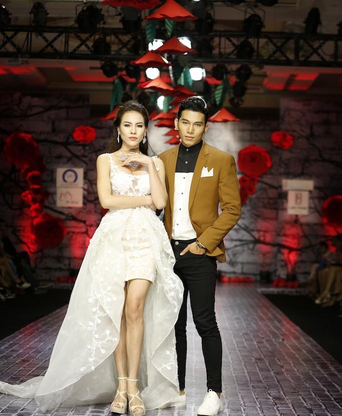 Le Quyen khoe vong mot nong bong anh 3