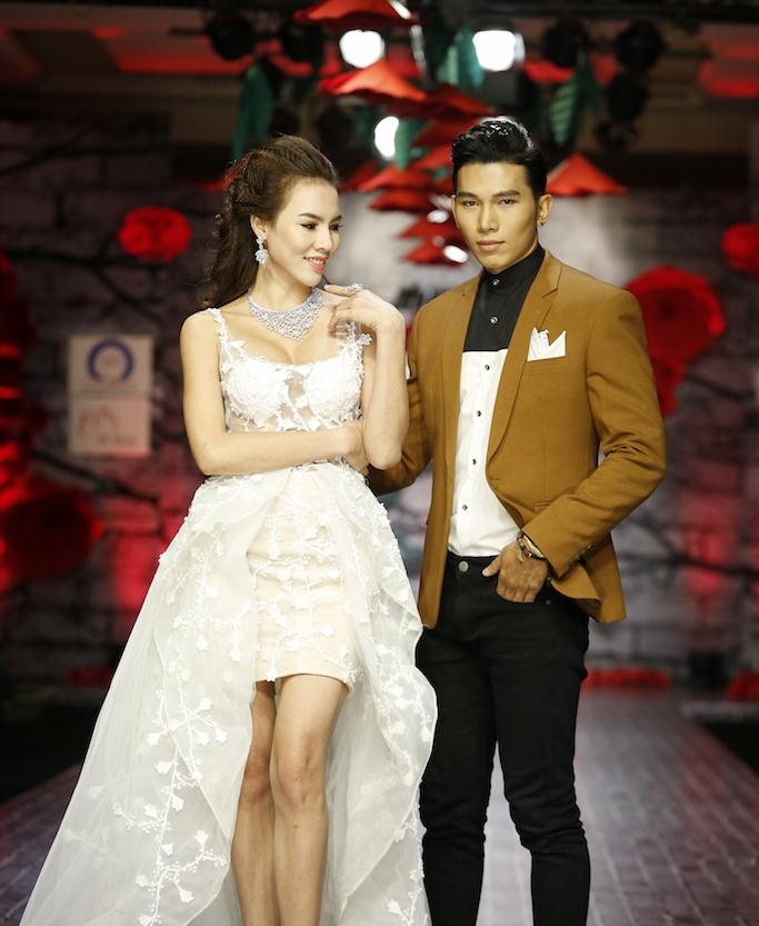 Le Quyen khoe vong mot nong bong anh 2