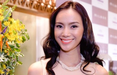 Hot girl X Factor Truong Kieu Diem goi cam di tiec hinh anh