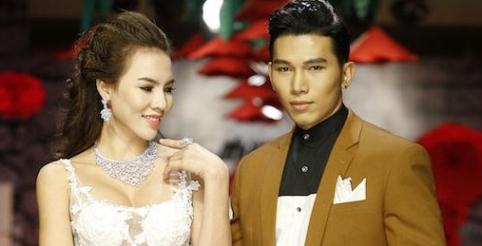 A khoi Le Quyen khoe vong mot nong bong ben Ngoc Tinh hinh anh
