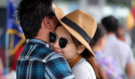 Sao 'Toi thay hoa vang tren co xanh' om ban trai o san bay hinh anh