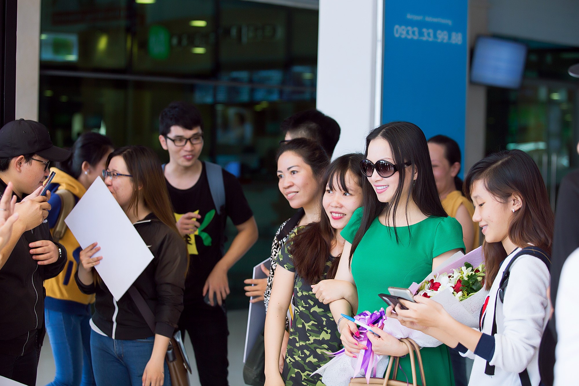 Ha Phuong ve nuoc bang may bay rieng anh 4