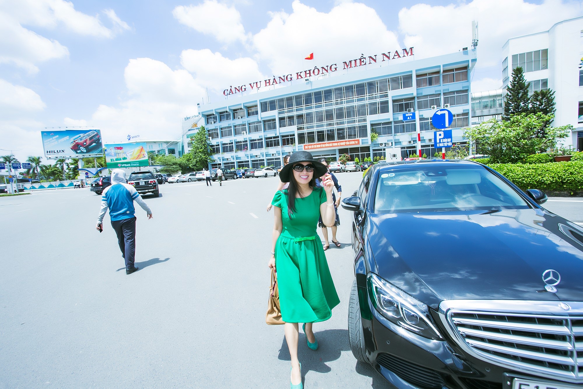 Ha Phuong ve nuoc bang may bay rieng anh 6