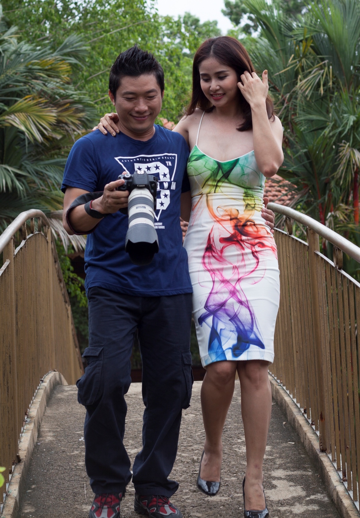 Kinh Quoc than thiet ben Thao Trang anh 1