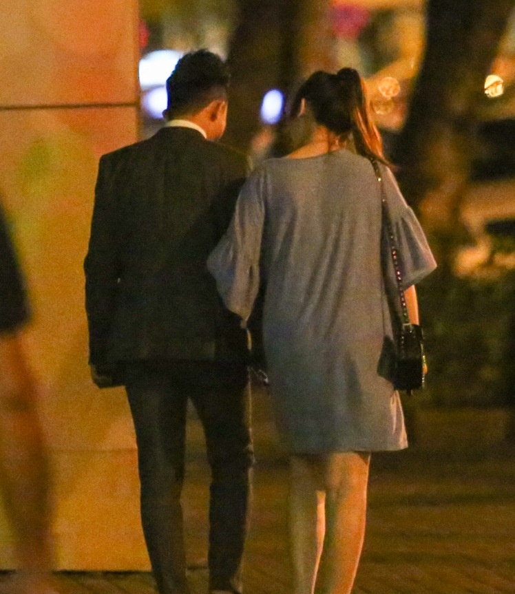 Tran Thanh nam tay Hari Won sau khi cau hon anh 4