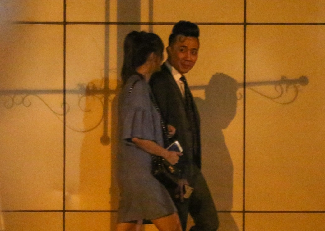 Tran Thanh nam tay Hari Won sau khi cau hon anh 2