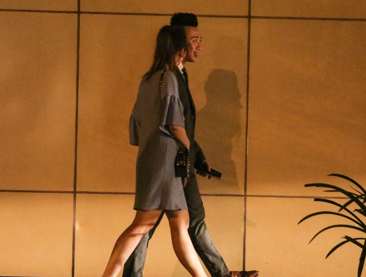 Tran Thanh nam tay Hari Won sau khi cau hon anh 3