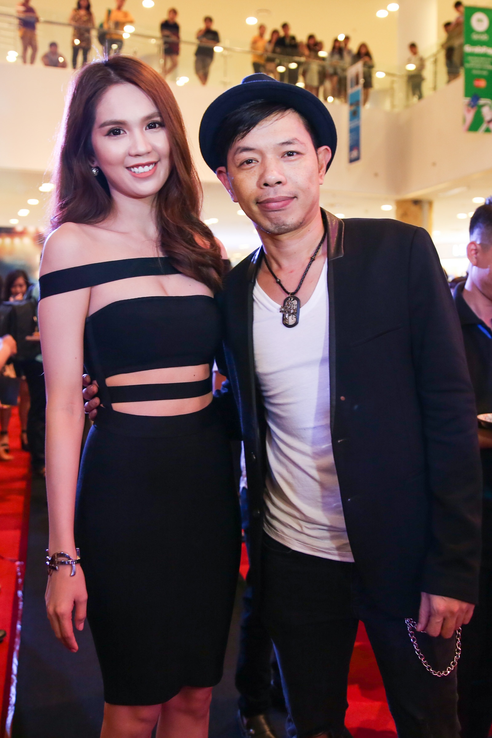 Ngọc Trinh diện đầm gợi cảm ra mắt phim ảnh 2 Ngoc Trinh dien dam goi cam ra mat phim anh 2