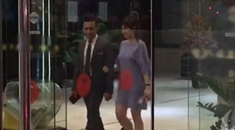 Tran Thanh cau hon Hari Won o bar luc nua dem hinh anh