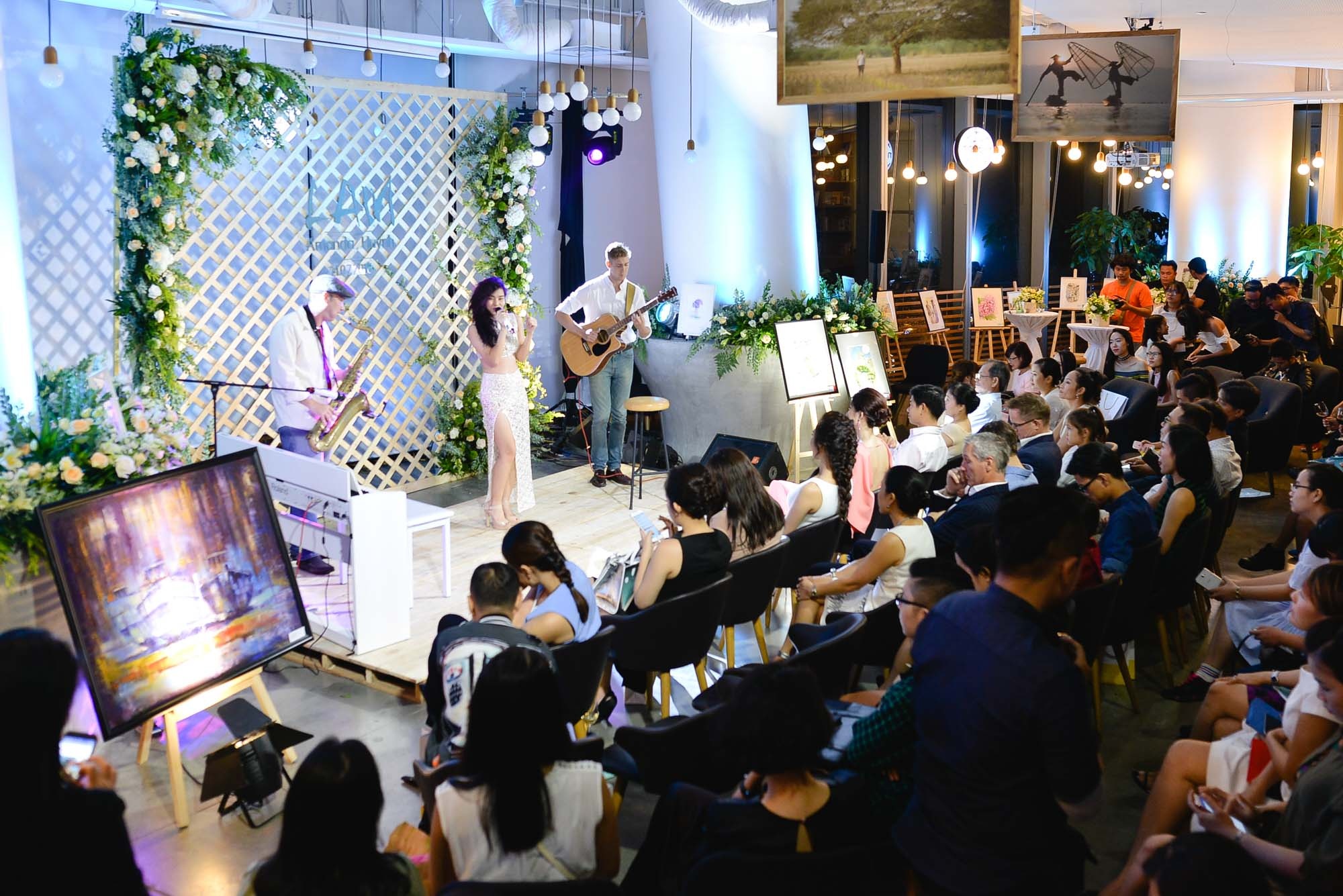 Sao Viet du ra mat sach cua Tien si luat anh 8