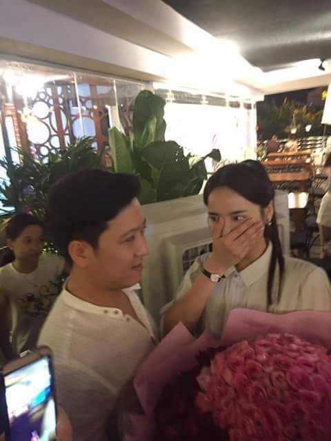 Trường Giang tặng hoa Nhã Phương ảnh 1 Truong Giang tang hoa Nha Phuong anh 1