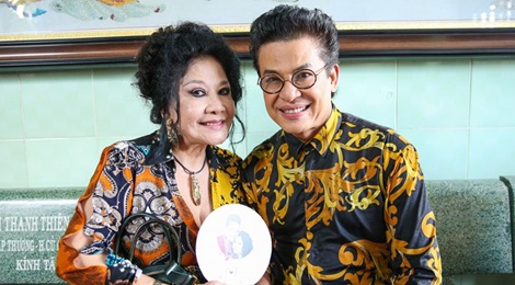 MC Thanh Bach va ba Thuy Nga tiep tuc lam dam cuoi o bar hinh anh